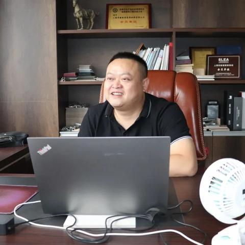 抗菌板材家居品牌的崛起与挑战