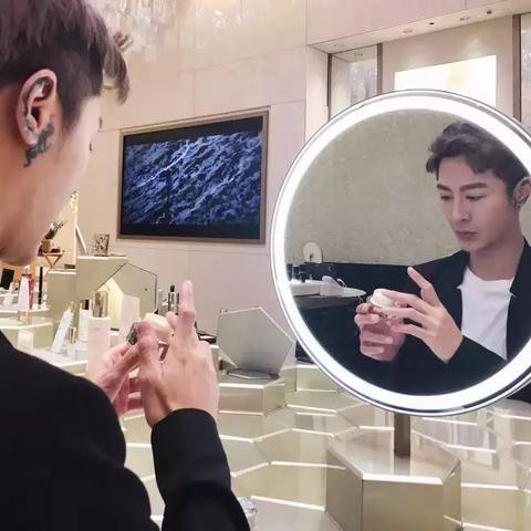 揭秘男生化妆品的世界，从传统到现代的演变