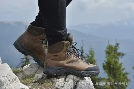 探索户外的足迹，选择一双合适的登山鞋