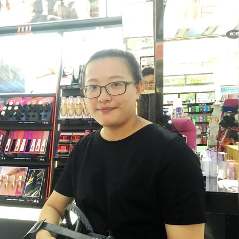 化妆品行业的掌舵人，品牌塑造与市场领航