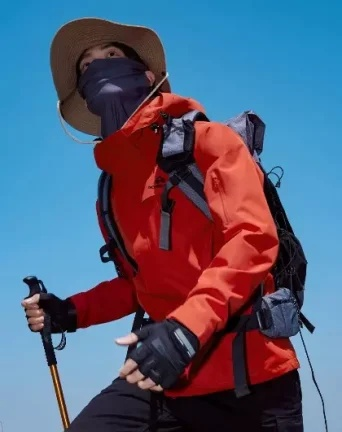 户外探险必备，冲锋衣的选购与使用指南