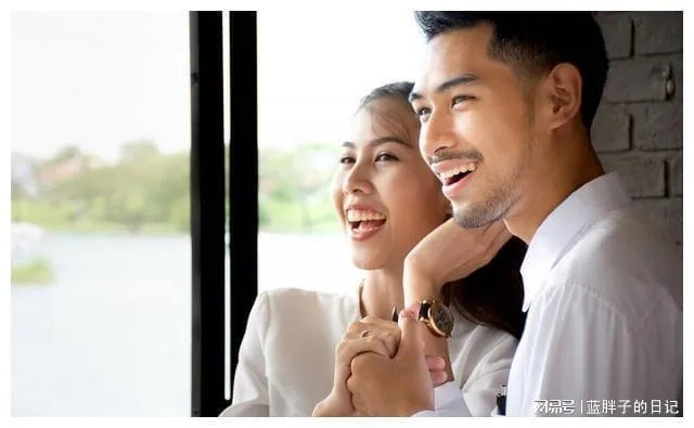 老公查老婆手机短信聊天记录，揭秘背后的真相与反思