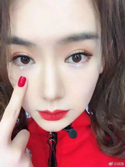 戚薇的美妆秘密，揭秘她钟爱的化妆品品牌